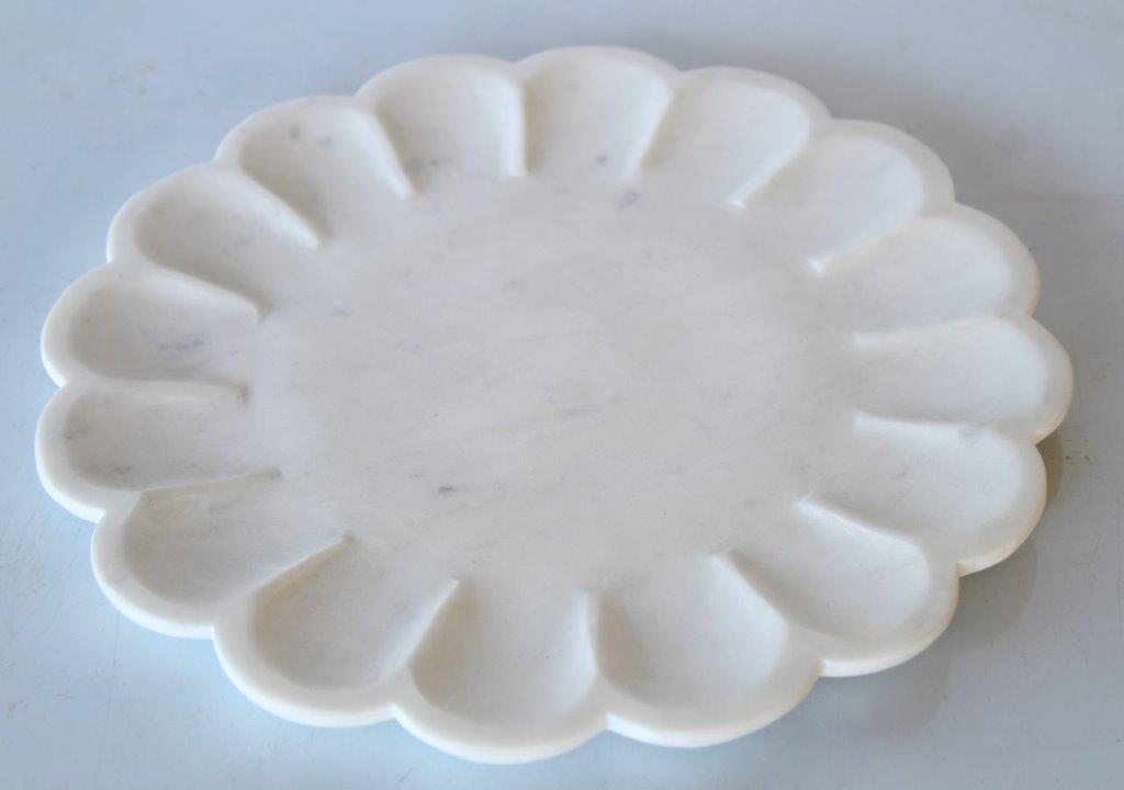 Round Scalloped Flat Plate